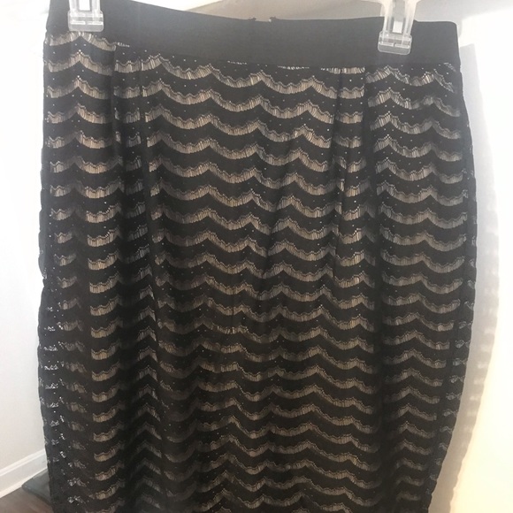Black and gold skirt - Picture 3 of 3